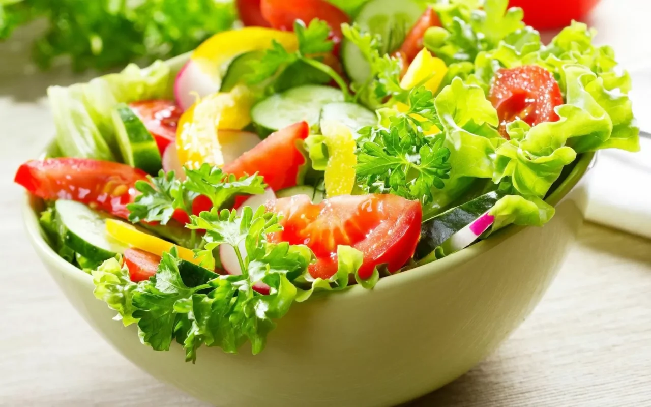 Insalata sì, ma attento a questo ingrediente che può gonfiare la pancia Insalata sì, ma attento a questo ingrediente che può gonfiare la pancia
