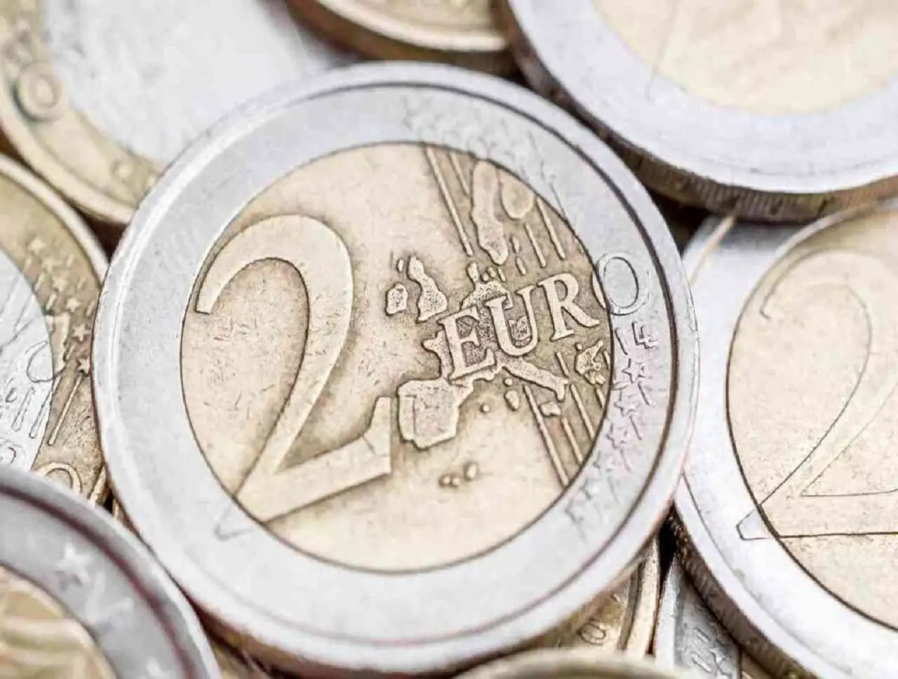 Hai queste 3 monete da 2 euro? Potrebbero valere più di 3.000 euro Hai queste 3 monete da 2 euro? Potrebbero valere più di 3.000 euro
