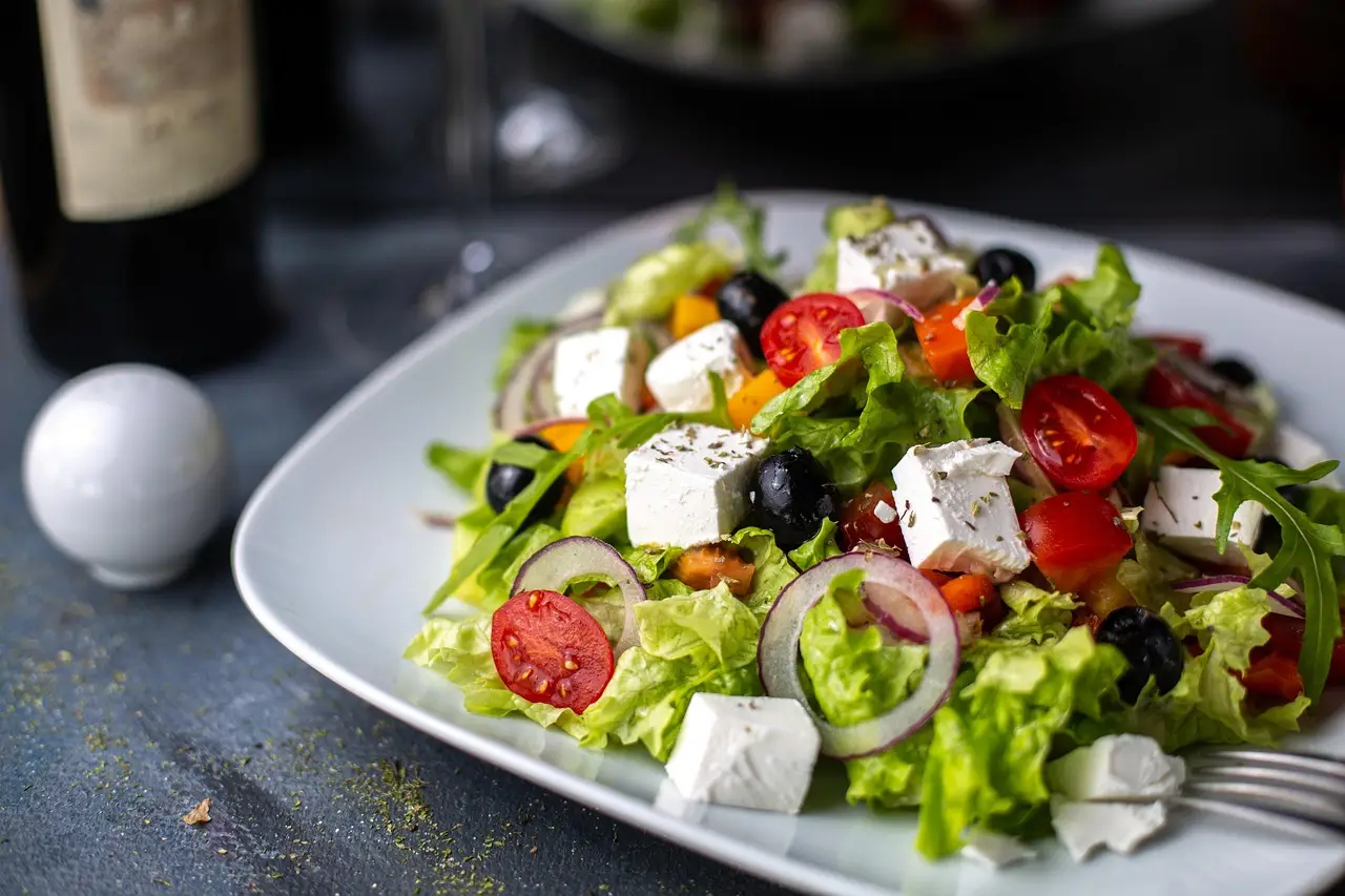 L’insalata fa sempre bene? Solo se eviti questo abbinamento L’insalata fa sempre bene? Solo se eviti questo abbinamento