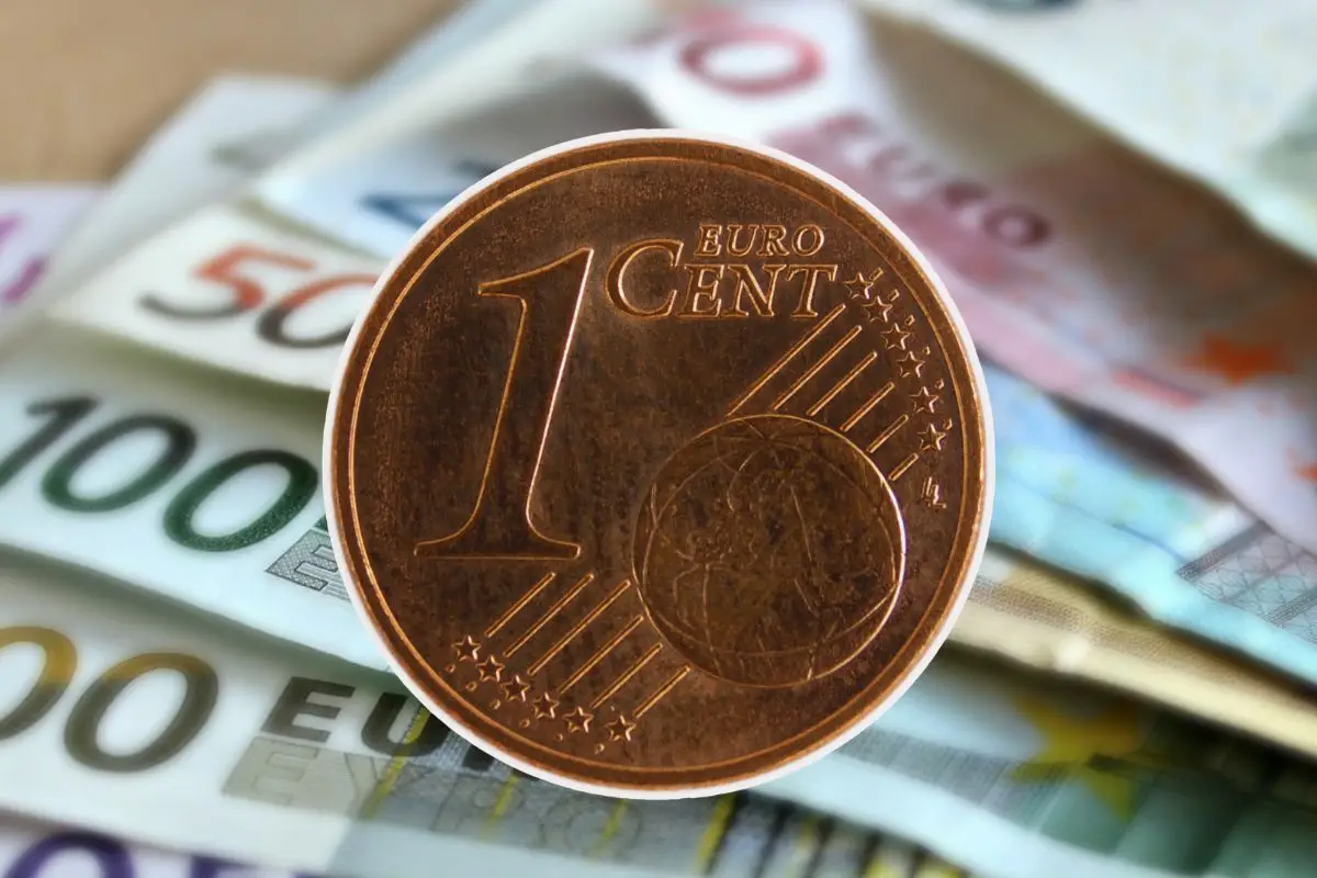 Monete da un centesimo dimenticate nel portafogli: il dettaglio che fa schizzare il valore Monete da un centesimo dimenticate nel portafogli: il dettaglio che fa schizzare il valore