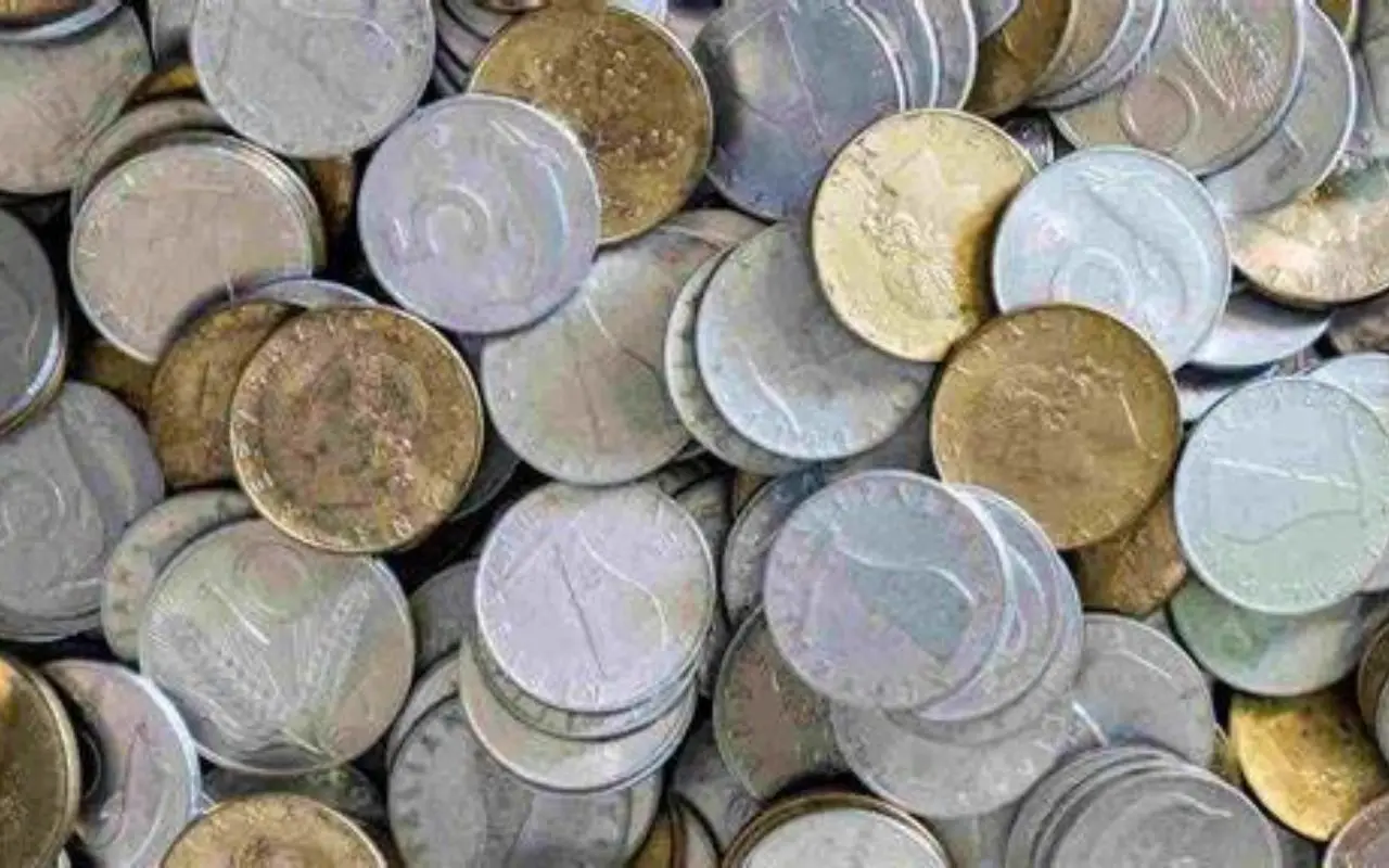 Vecchie lire dimenticate nei cassetti: controlla i dettagli che possono valere oro Vecchie lire dimenticate nei cassetti: controlla i dettagli che possono valere oro