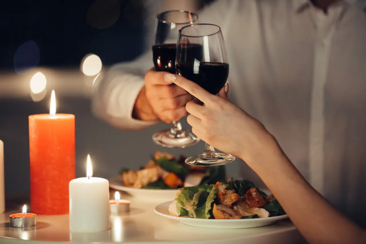 Evita errori a tavola: la combinazione di alimenti da non fare mai a cena Evita errori a tavola: la combinazione di alimenti da non fare mai a cena