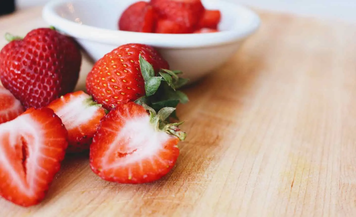 Sai davvero quanta acqua serve per lavare correttamente le fragole? Scoprilo ora Sai davvero quanta acqua serve per lavare correttamente le fragole? Scoprilo ora