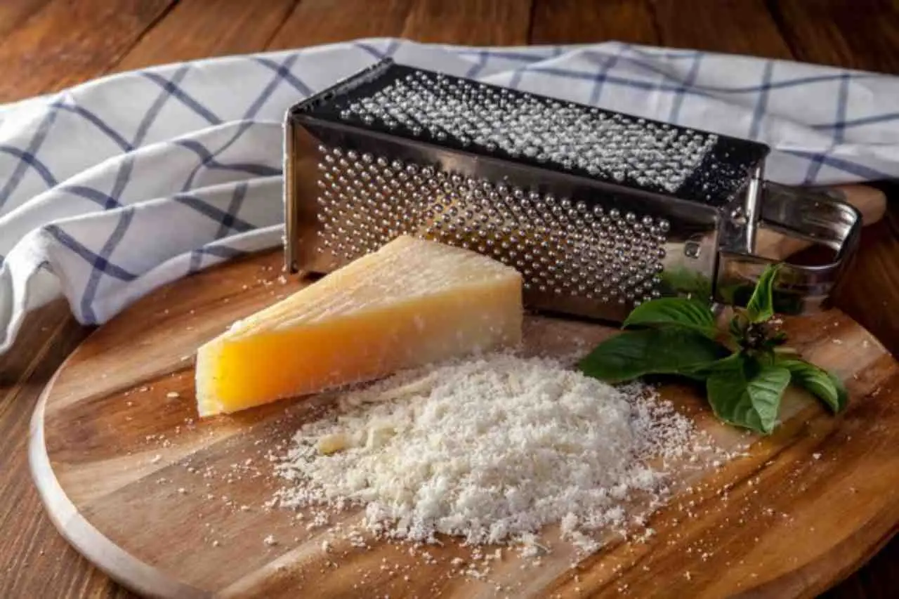 Attenzione a come conservi il parmigiano: un errore ti fa perdere sapore e soldi Attenzione a come conservi il parmigiano: un errore ti fa perdere sapore e soldi