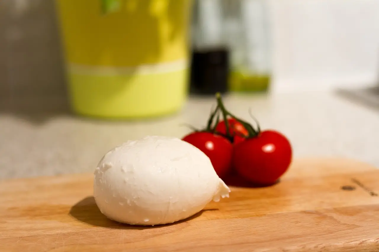 I 3 dettagli poco noti che distinguono una vera mozzarella fresca: li conosci tutti? I 3 dettagli poco noti che distinguono una vera mozzarella fresca: li conosci tutti?