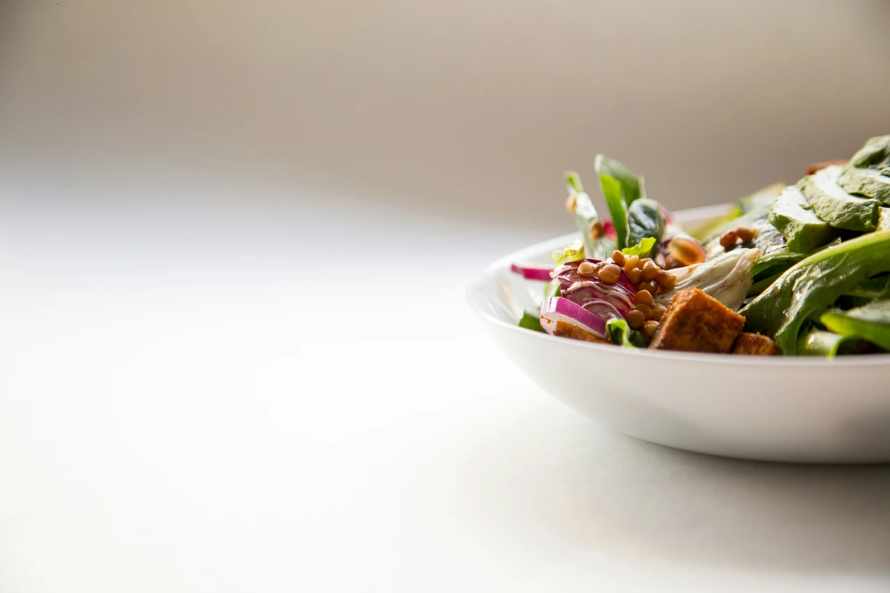 Insalata sì, ma attento a questo ingrediente che può gonfiare la pancia Insalata sì, ma attento a questo ingrediente che può gonfiare la pancia