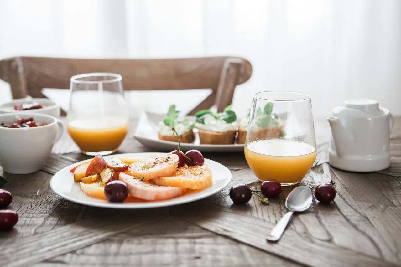 La colazione “leggera” che rallenta il metabolismo in estate La colazione “leggera” che rallenta il metabolismo in estate