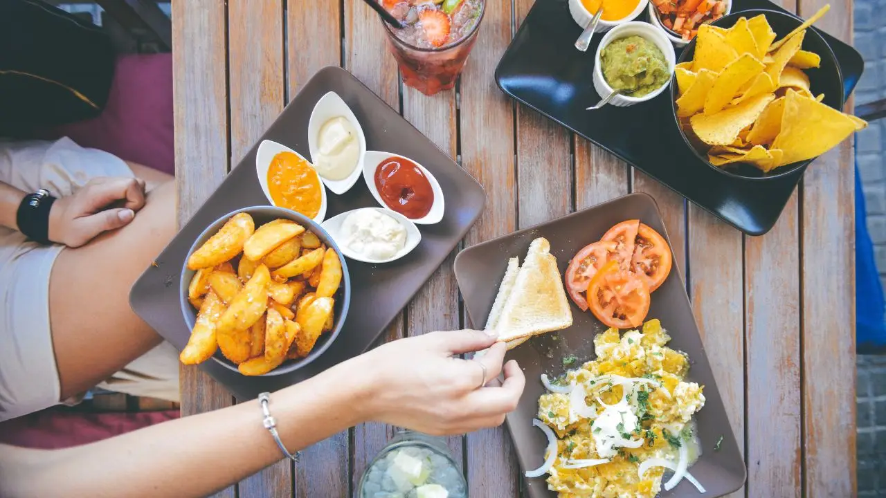Il cibo che tutti mangiano in spiaggia… ma può alterare la digestione Il cibo che tutti mangiano in spiaggia… ma può alterare la digestione