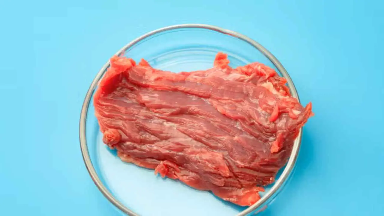 Mangiare carne del giorno prima: attenzione a cosa succede Mangiare carne del giorno prima: attenzione a cosa succede