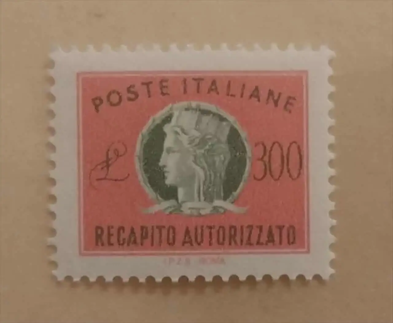 Il raro francobollo con errore di stampa: ecco quanto è stato battuto all’asta Il raro francobollo con errore di stampa: ecco quanto è stato battuto all’asta