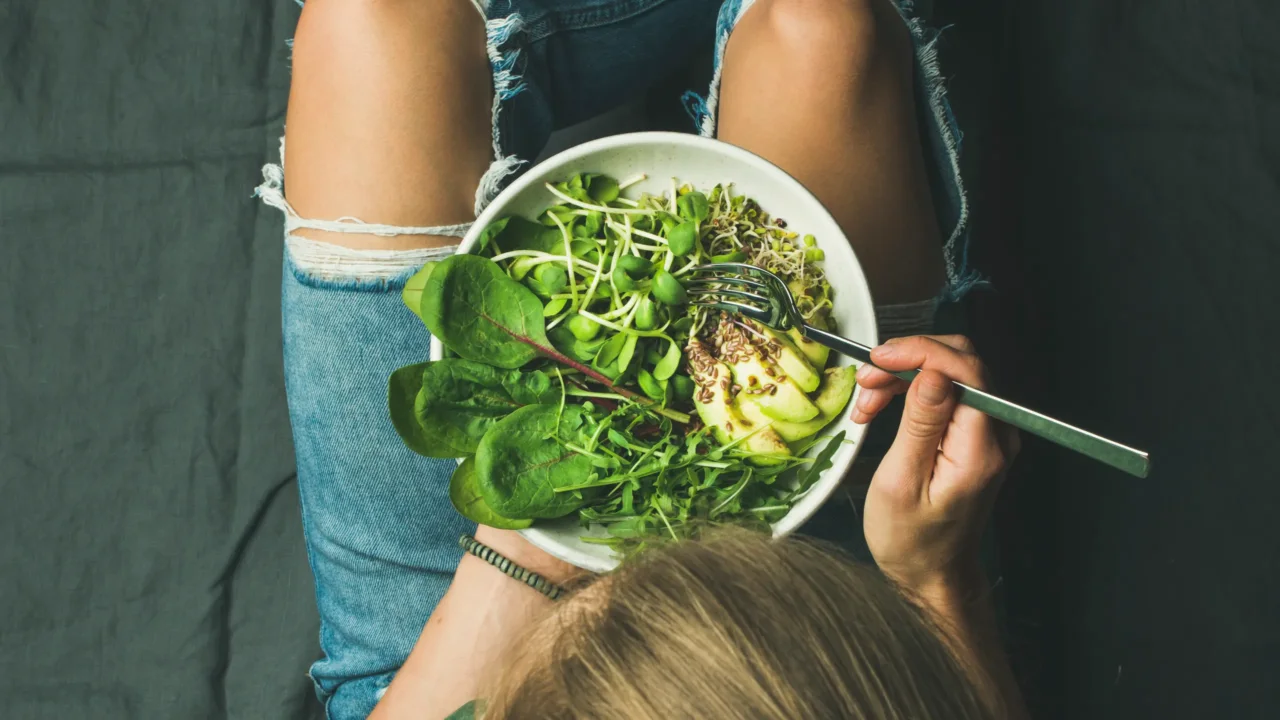 Insalata e gonfiore: gli errori che fai senza accorgertene Insalata e gonfiore: gli errori che fai senza accorgertene