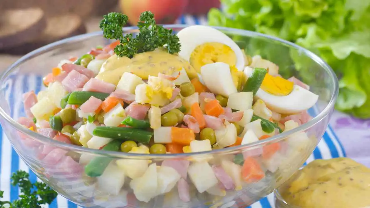 L’insalata gonfia solo se usi questi 2 ingredienti: ecco quali sono L’insalata gonfia solo se usi questi 2 ingredienti: ecco quali sono