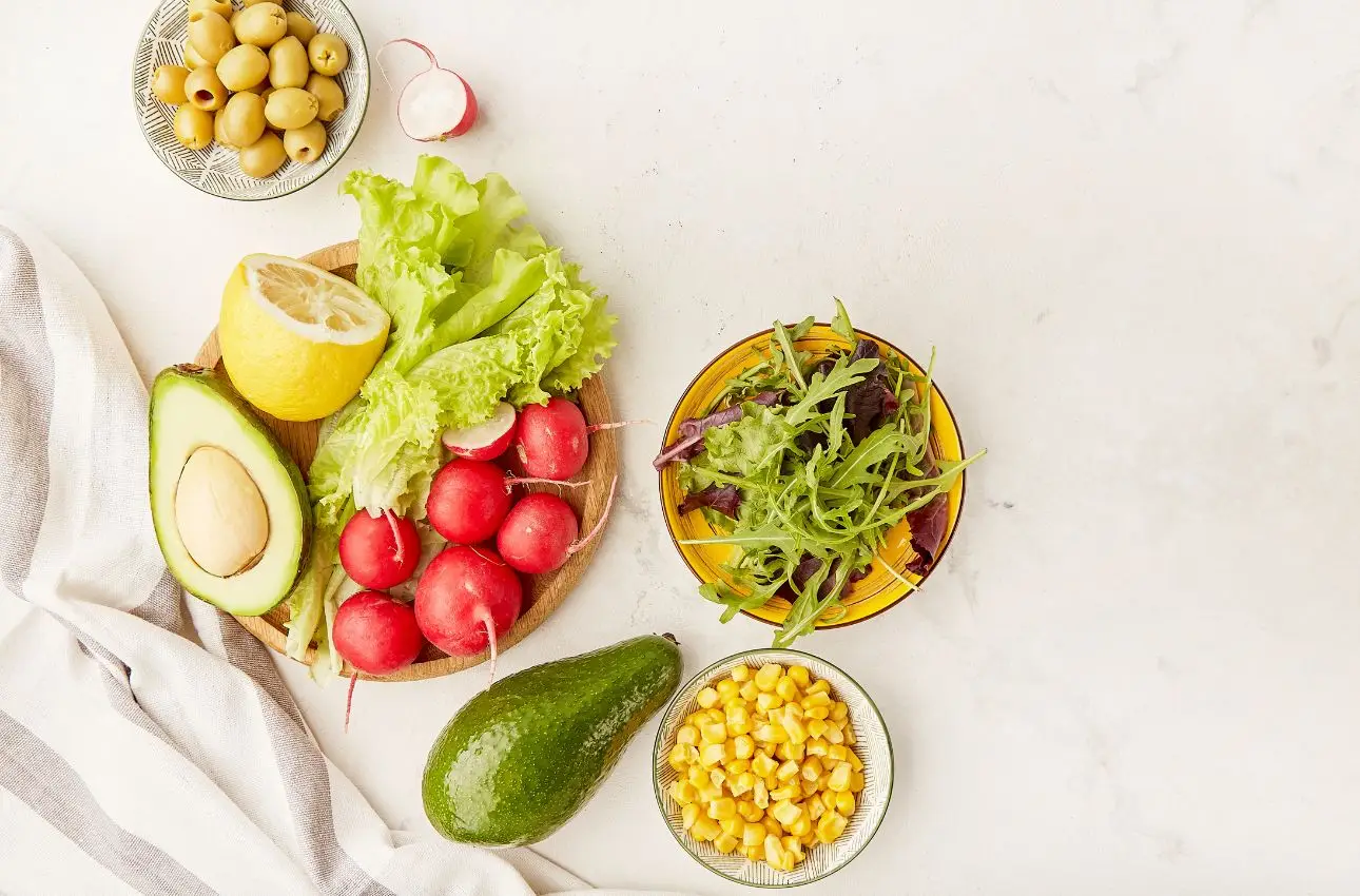 Mangiare insalata ogni giorno fa bene? Attenzione a questi 2 ingredienti che gonfiano la pancia Mangiare insalata ogni giorno fa bene? Attenzione a questi 2 ingredienti che gonfiano la pancia