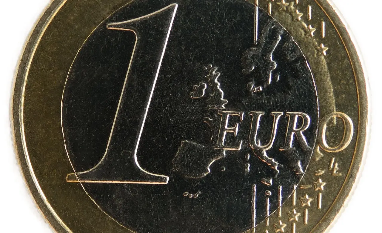 Hai una moneta da 1 euro con questo segno? Potrebbe valere fino a 2.000 euro Hai una moneta da 1 euro con questo segno? Potrebbe valere fino a 2.000 euro