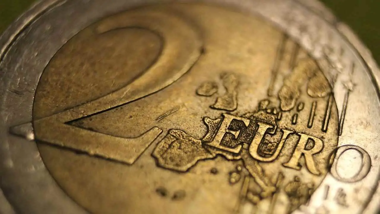 Controlla questa moneta da 2 euro: un piccolo dettaglio può valere una fortuna Controlla questa moneta da 2 euro: un piccolo dettaglio può valere una fortuna
