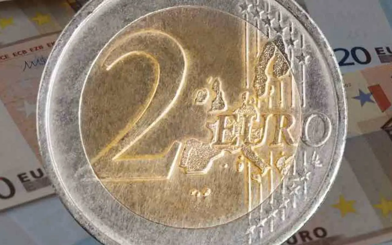 Controlla questa moneta da 2 euro: un piccolo dettaglio può valere una fortuna Controlla questa moneta da 2 euro: un piccolo dettaglio può valere una fortuna