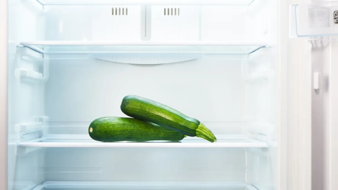 Zucchine crude in frigorifero: l’errore che può compromettere la loro conservazione Zucchine crude in frigorifero: l’errore che può compromettere la loro conservazione