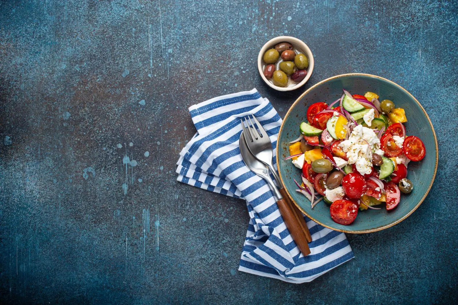 Insalata di anguria e feta: il segreto degli chef per affrontare l’afa senza sentirsi appesantiti Insalata di anguria e feta: il segreto degli chef per affrontare l’afa senza sentirsi appesantiti