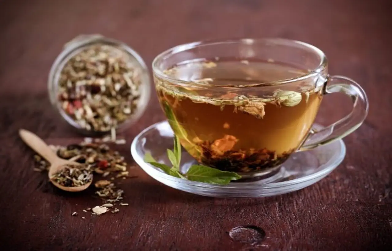 Scopri la tisana rinfrescante che depura il fegato e migliora la digestione estiva Scopri la tisana rinfrescante che depura il fegato e migliora la digestione estiva