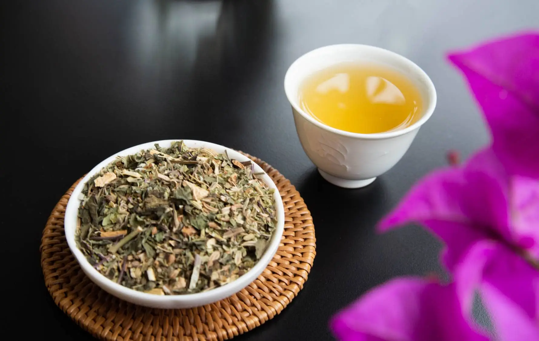 Bevande naturali: l'infuso estivo che riduce il colesterolo in modo efficace Bevande naturali: l'infuso estivo che riduce il colesterolo in modo efficace