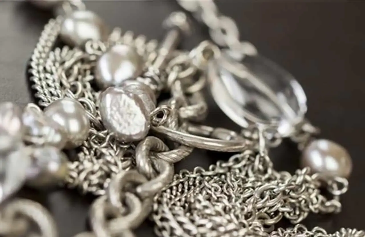 Vuoi sapere quanto ricavi dalla vendita dell’argento usato oggi? Ecco il valore attuale Vuoi sapere quanto ricavi dalla vendita dell’argento usato oggi? Ecco il valore attuale